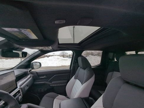 Used 2025 Toyota Tacoma TRD Off-Road image 13