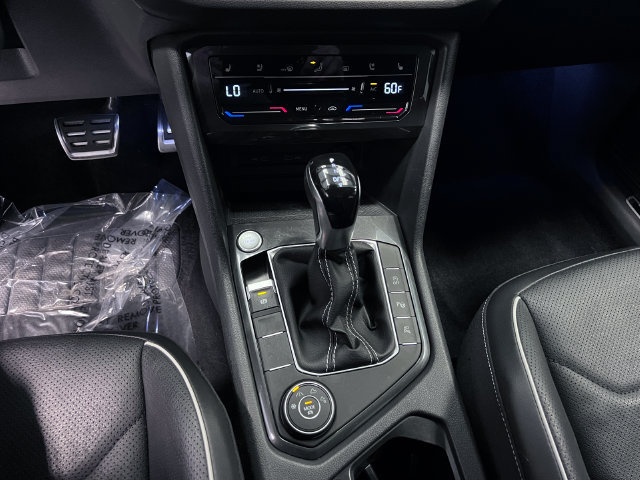 Certified 2022 Volkswagen Tiguan SEL R-Line AWD/4WD image 28