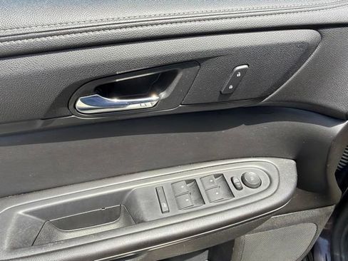 Used 2015 Chevrolet Traverse LT w/ Style and Technology Package FWD image 23