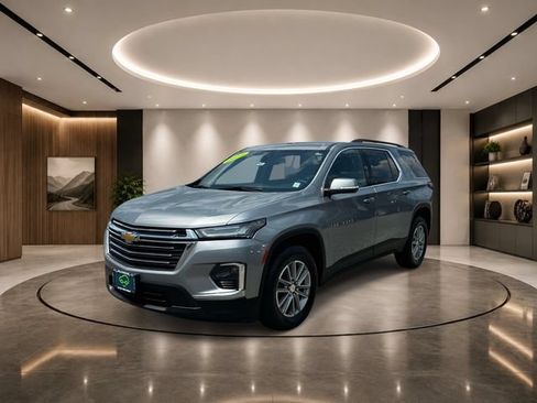 Certified 2023 Chevrolet Traverse LT FWD image 2
