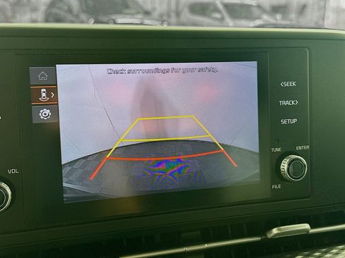 Used 2024 Kia Carnival LX image 22