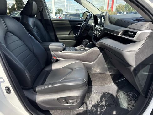 Used 2023 Toyota Highlander XLE image 25
