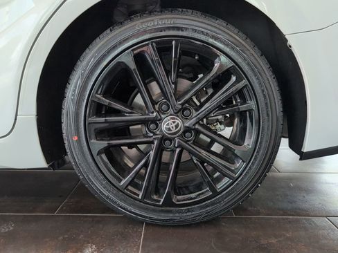 Used 2025 Toyota Camry SE image 9