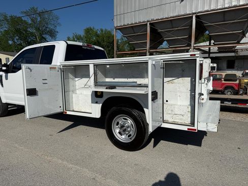 Used 2018 Ford F250 XL w/ Power Equipment Group image 4