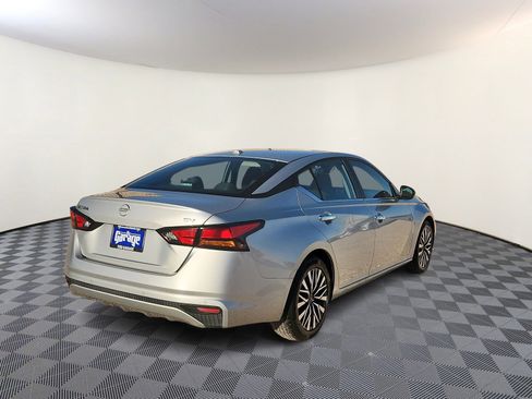 Used 2024 Nissan Altima 2.5 SV image 4