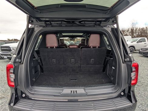 Used 2024 Ford Expedition Limited image 12