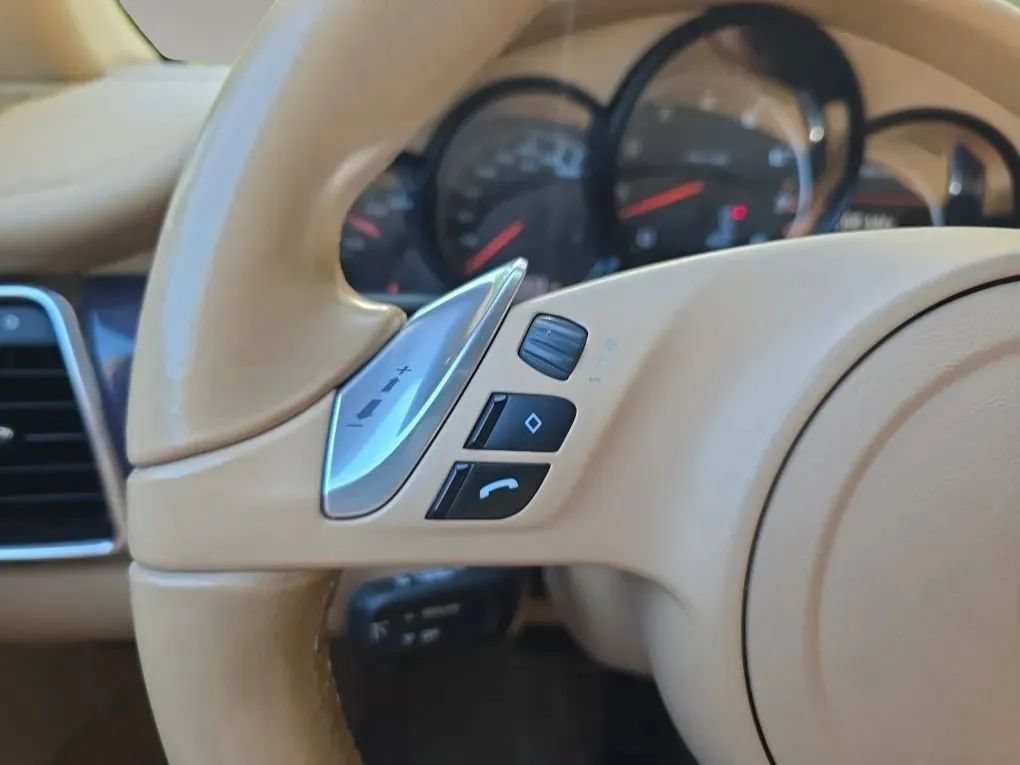 Used 2011 Porsche Panamera 4 AWD/4WD image 17