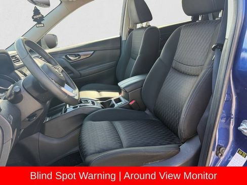 Used 2017 Nissan Rogue SV w/ SV Premium Package AWD/4WD image 6