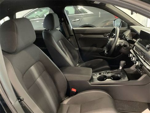 Used 2025 Honda Civic Sport image 16