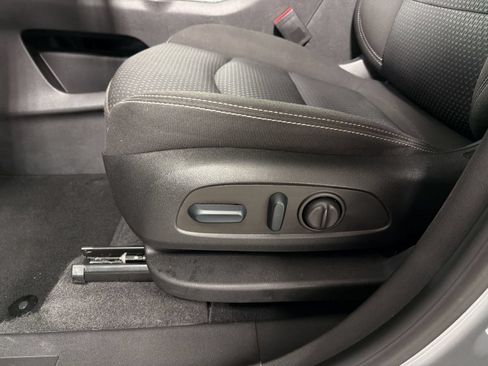 Used 2023 GMC Terrain SLE w/ Driver Convenience Package FWD image 13