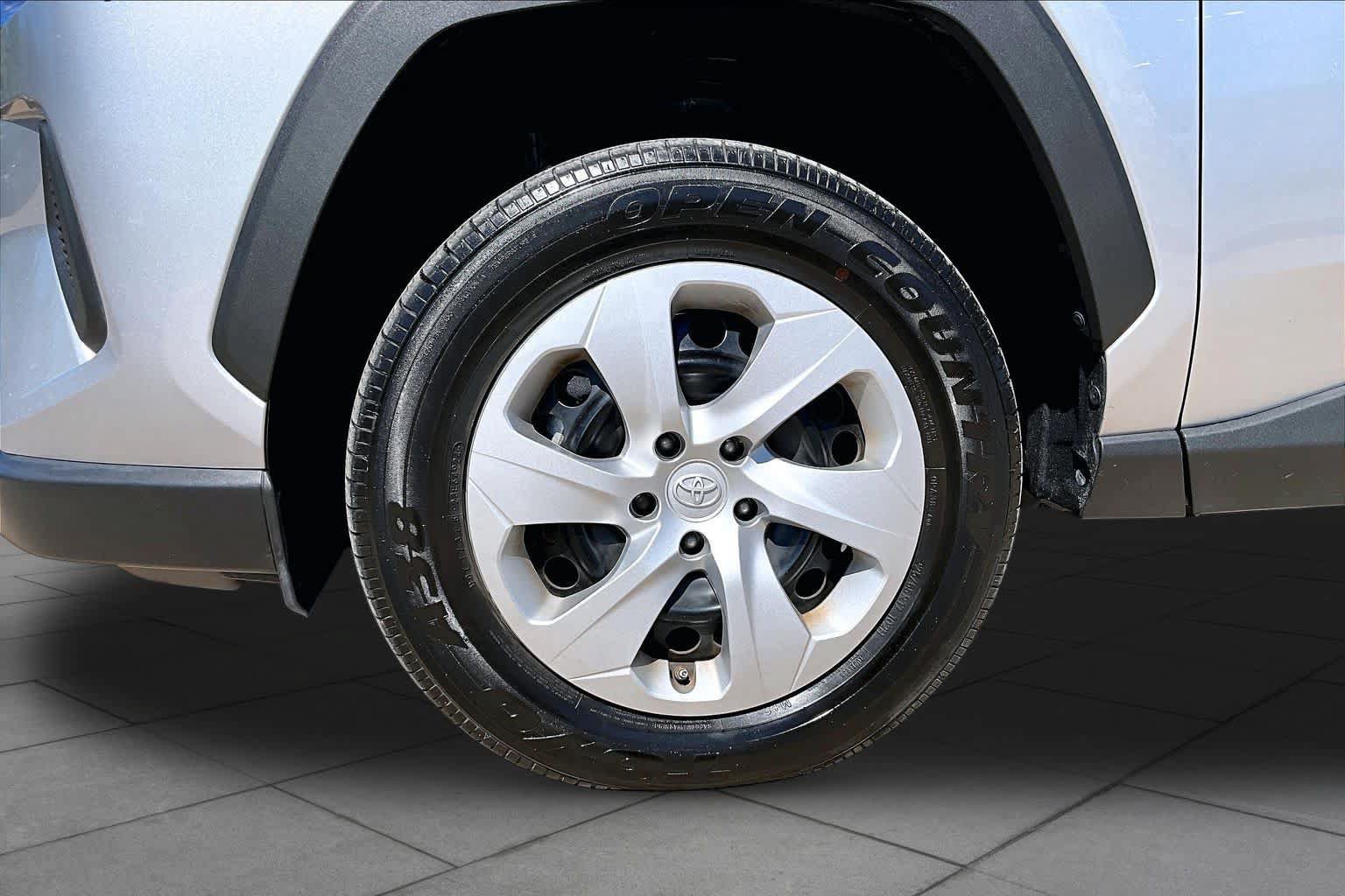 Used 2025 Toyota RAV4 LE AWD/4WD image 11