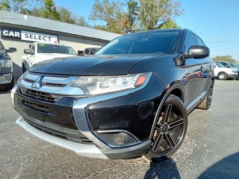 Used 2018 Mitsubishi Outlander ES image 1