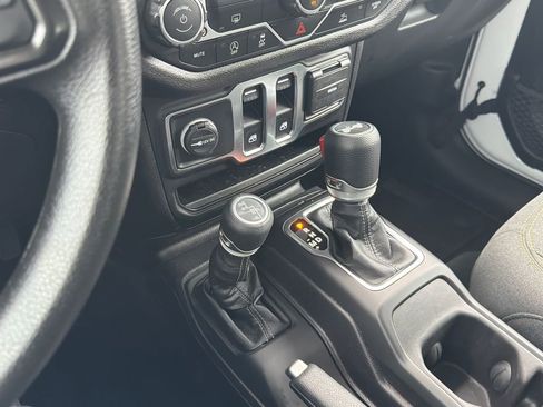 Used 2025 Jeep Wrangler Sport AWD/4WD image 29