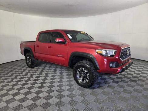 Used 2018 Toyota Tacoma TRD Off-Road AWD/4WD image 2