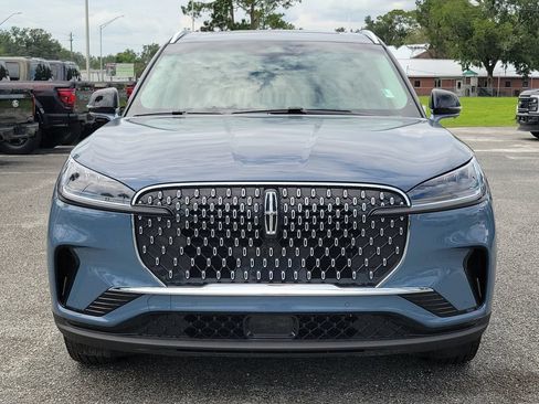 Used 2025 Lincoln Aviator AWD image 8