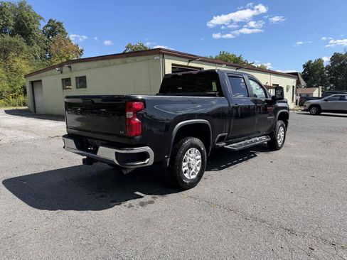 Used 2021 Chevrolet Silverado 2500 LT w/ Convenience Package AWD/4WD image 4