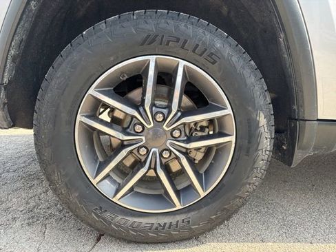 Used 2019 Jeep Grand Cherokee Limited w/ Luxury Group II AWD/4WD image 16