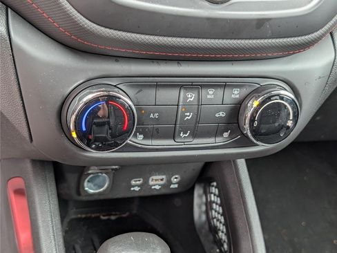 Used 2022 Chevrolet TrailBlazer RS AWD/4WD image 25