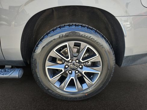Used 2024 Chevrolet Suburban Z71 w/ Luxury Package AWD/4WD image 47