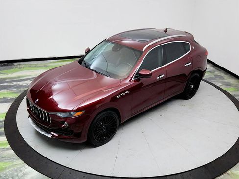 Used 2017 Maserati Levante S AWD/4WD image 32