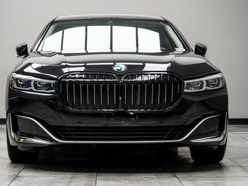 Used 2020 BMW 740i xDrive w/ Cold Weather Package image 6