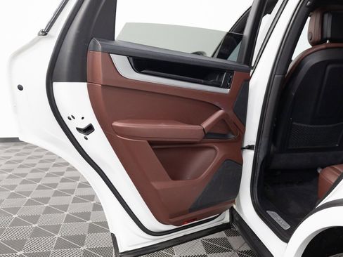 Certified 2024 Porsche Cayenne Base image 20