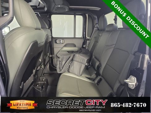 New 2025 Jeep Gladiator Mojave image 26