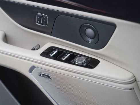 Used 2025 Lincoln Nautilus Reserve w/ Jet Appearance Package image 29