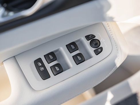 New 2026 Volvo XC60 B5 Ultra w/ Protection Package Premier image 39