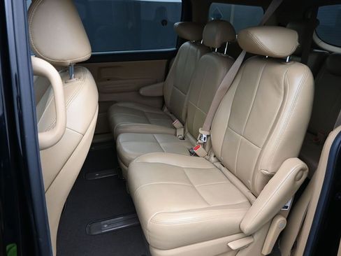 Used 2020 Kia Sedona LX image 13