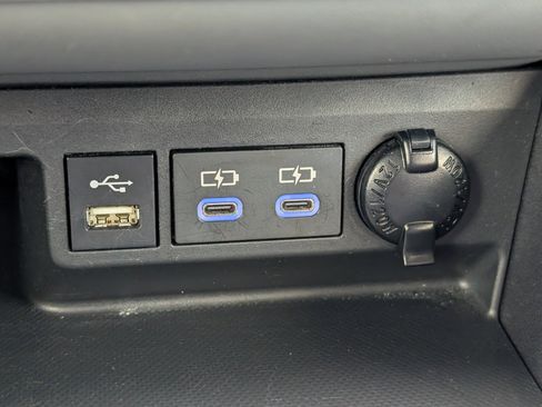 Used 2022 Toyota Highlander LE image 25