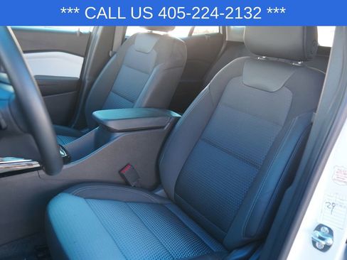 Used 2025 Chevrolet Trax LT w/ LT Convenience Package image 21