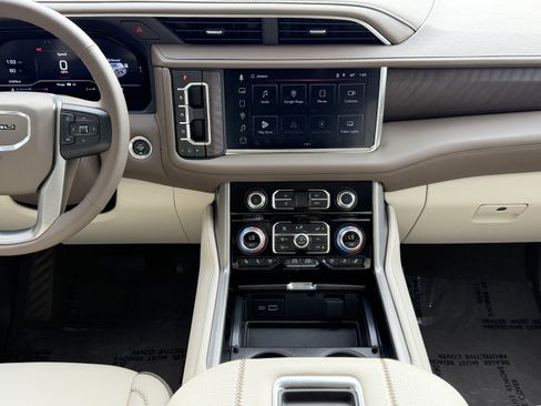 Used 2023 GMC Yukon XL Denali image 24