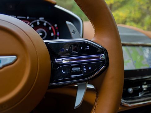 Used 2025 Aston Martin DBX 707 image 19