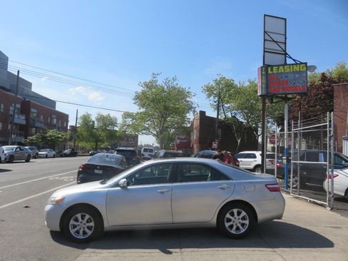Used 2009 Toyota Camry LE FWD image 7