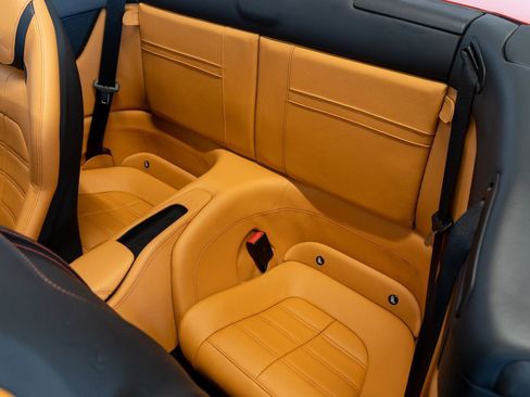 Used 2017 Ferrari California T image 5