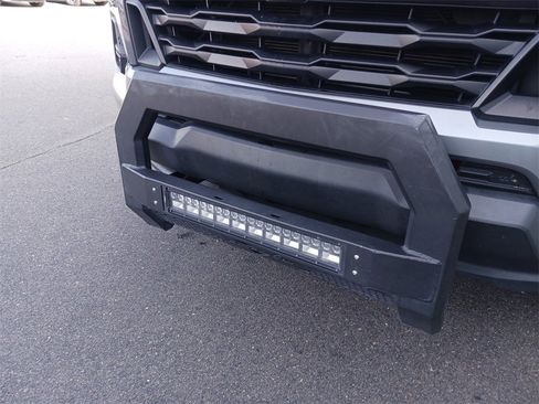 Used 2023 Chevrolet Colorado LT image 30