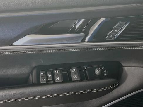 Used 2024 Jeep Wagoneer L 4WD image 19