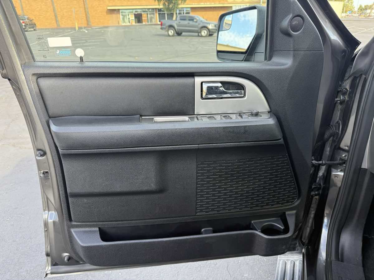 Used 2017 Ford Expedition XLT AWD/4WD image 10