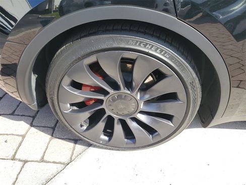 Used 2024 Tesla Model Y Performance image 7