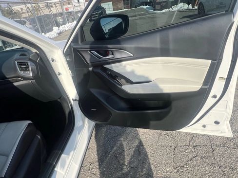 Used 2018 MAZDA MAZDA3 Grand Touring w/ Premium Equipment Package image 30