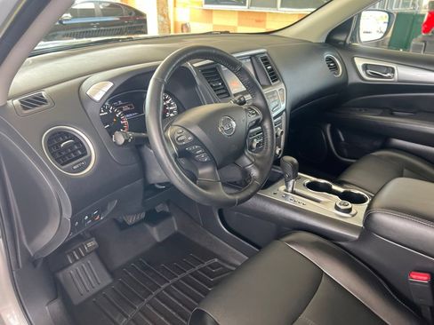 Used 2020 Nissan Pathfinder SL w/ Cargo Package AWD/4WD image 6