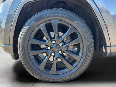 Certified 2018 Jeep Grand Cherokee Altitude AWD/4WD image 30