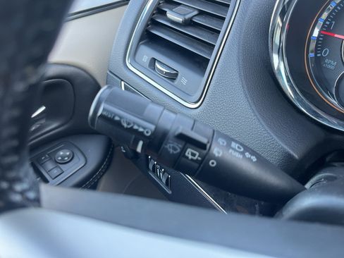 Used 2016 Chrysler Town & Country Touring FWD image 14