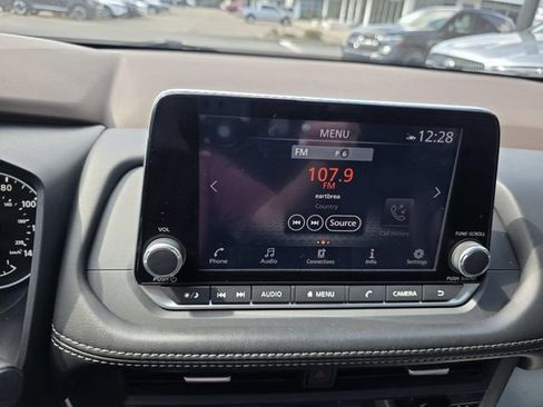 Used 2023 Nissan Rogue SV w/ SV Premium B Package image 14