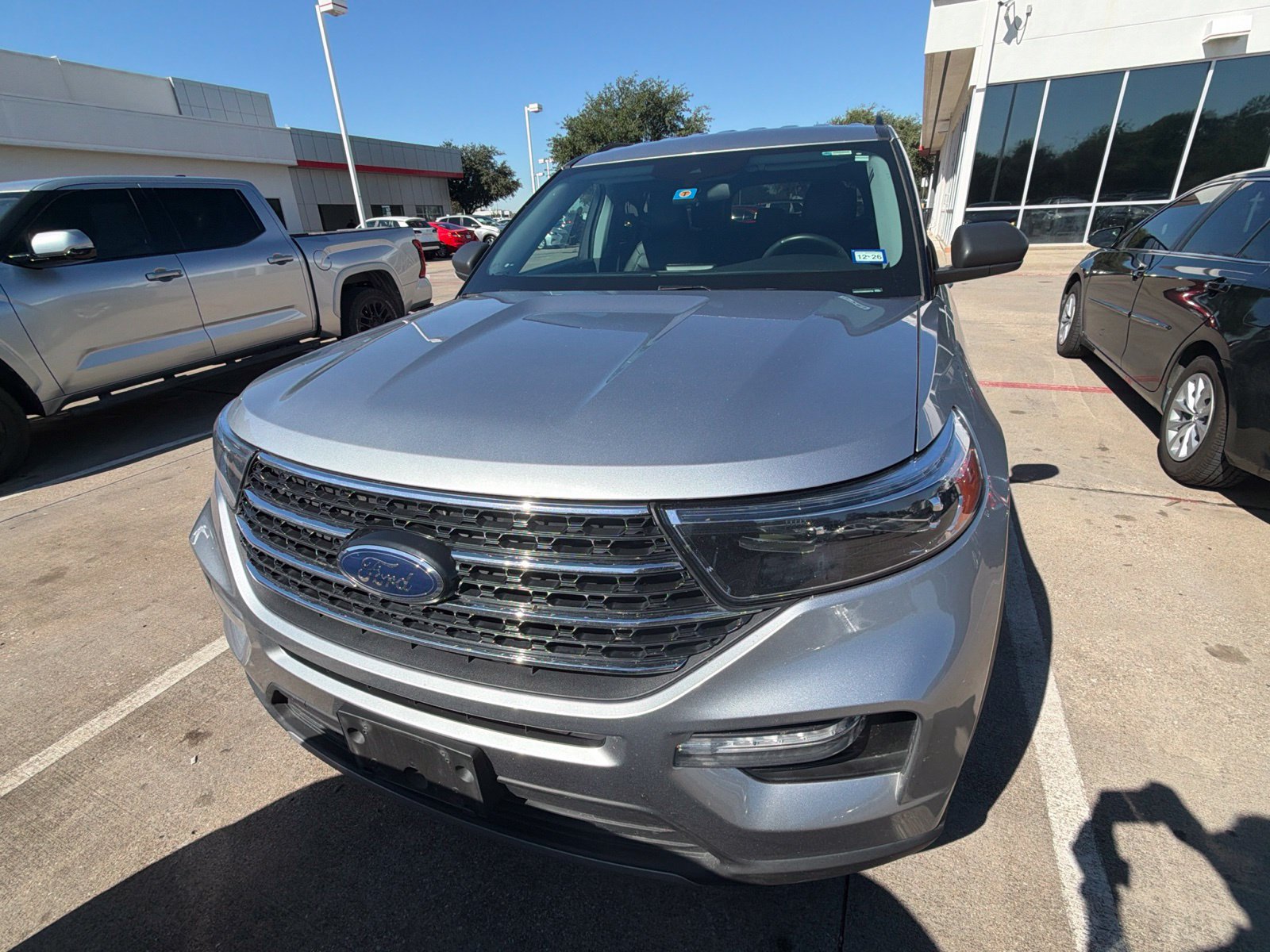 Used 2022 Ford Explorer XLT w/ Equipment Group 202A RWD image 3