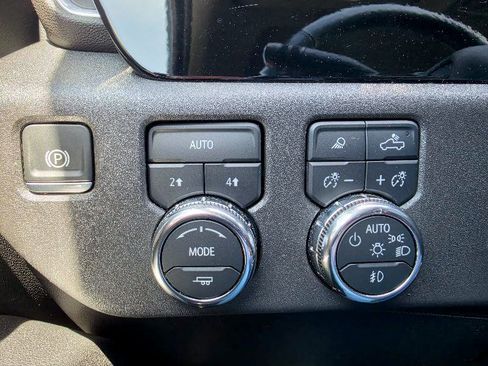 Used 2025 GMC Sierra 1500 SLT AWD/4WD image 13