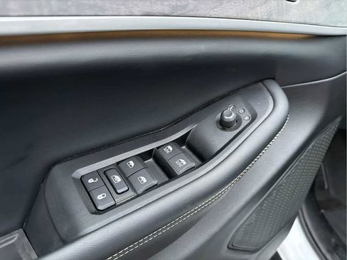 Used 2023 Jeep Grand Cherokee Limited image 14