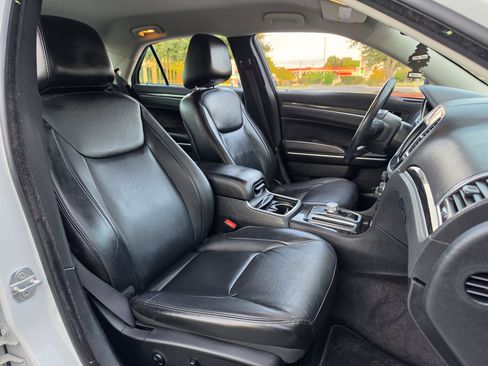 Used 2017 Chrysler 300 Limited RWD image 13
