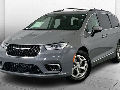 Used 2023 Chrysler Pacifica Limited image 12